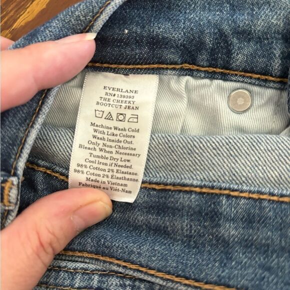 Everlane the Cheeky bootcut Jean size 26 crop 98% cotton - Picture 3 of 10